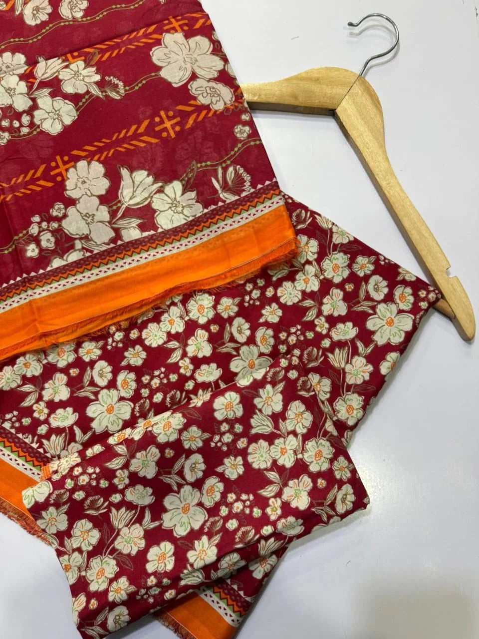 Printed Lawn Unstitched 3 Piece Suit