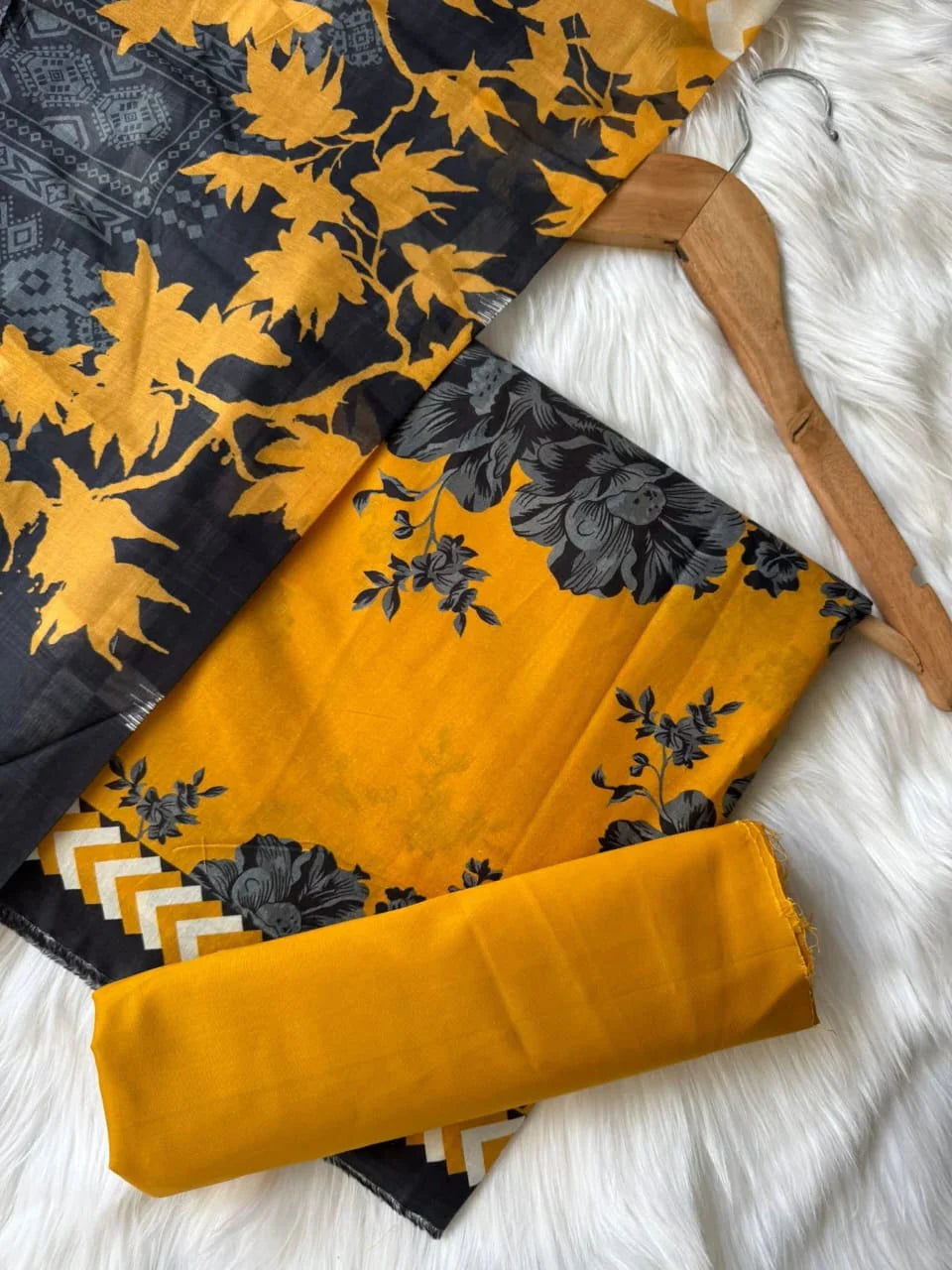 Printed Lawn Unstitched 3 Piece Suit