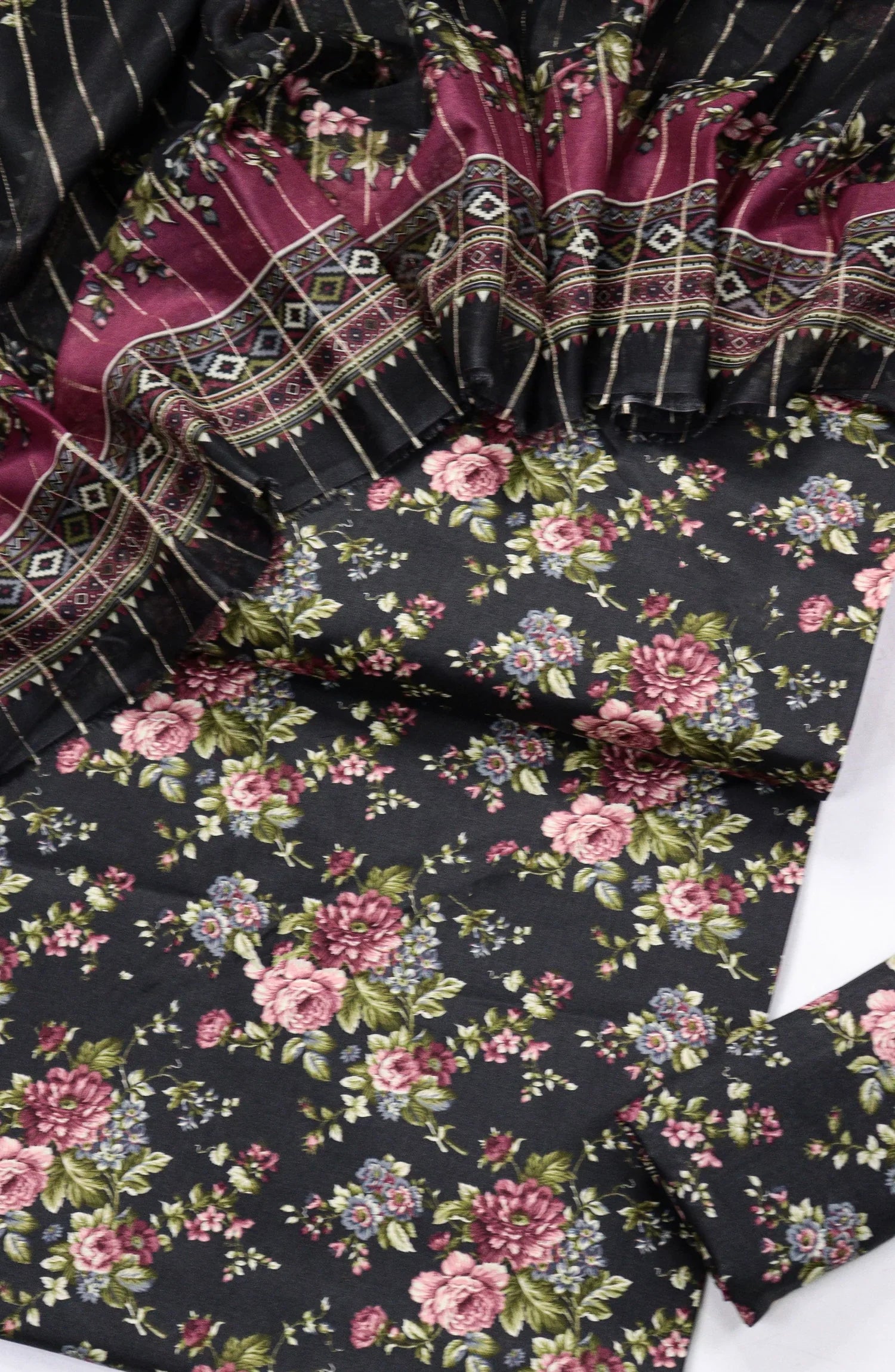 Printed Lawn Unstitched 3 Piece Suit