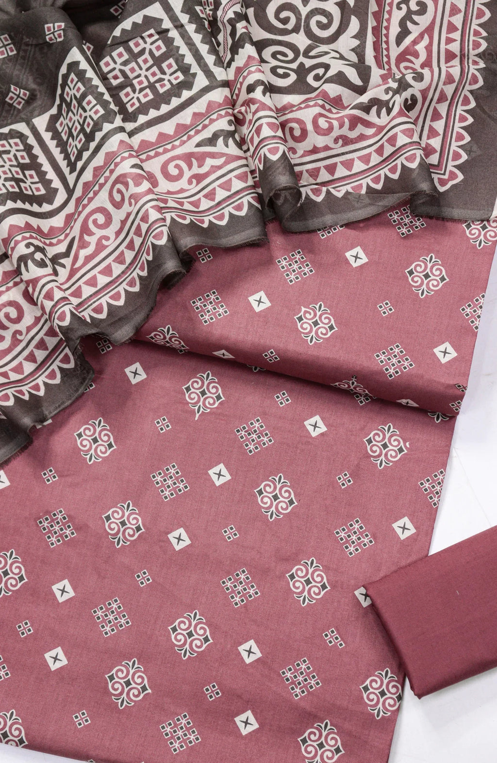 Printed Lawn Unstitched 3 Piece Suit