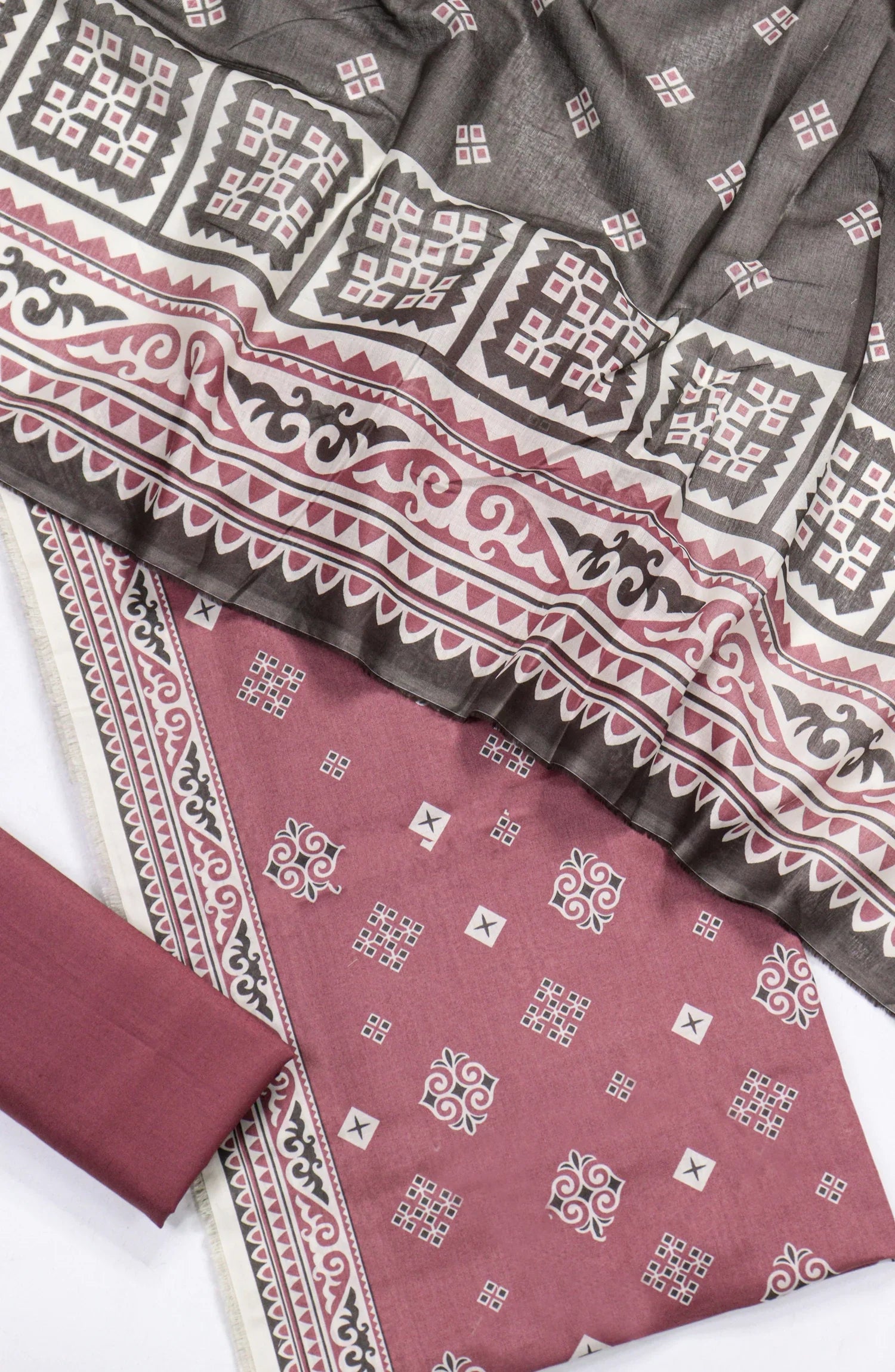 Printed Lawn Unstitched 3 Piece Suit