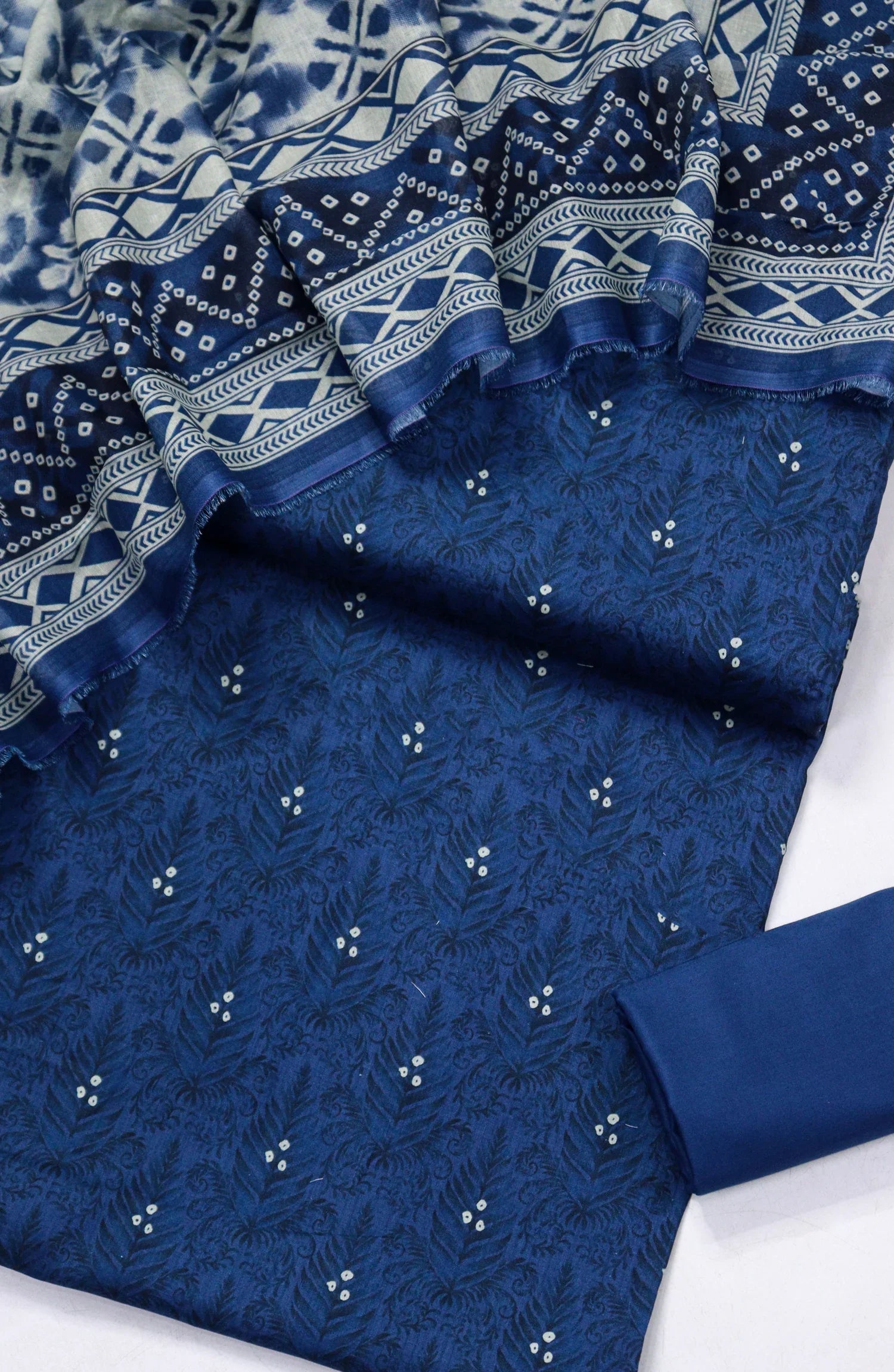 Printed Lawn Unstitched 3 Piece Suit