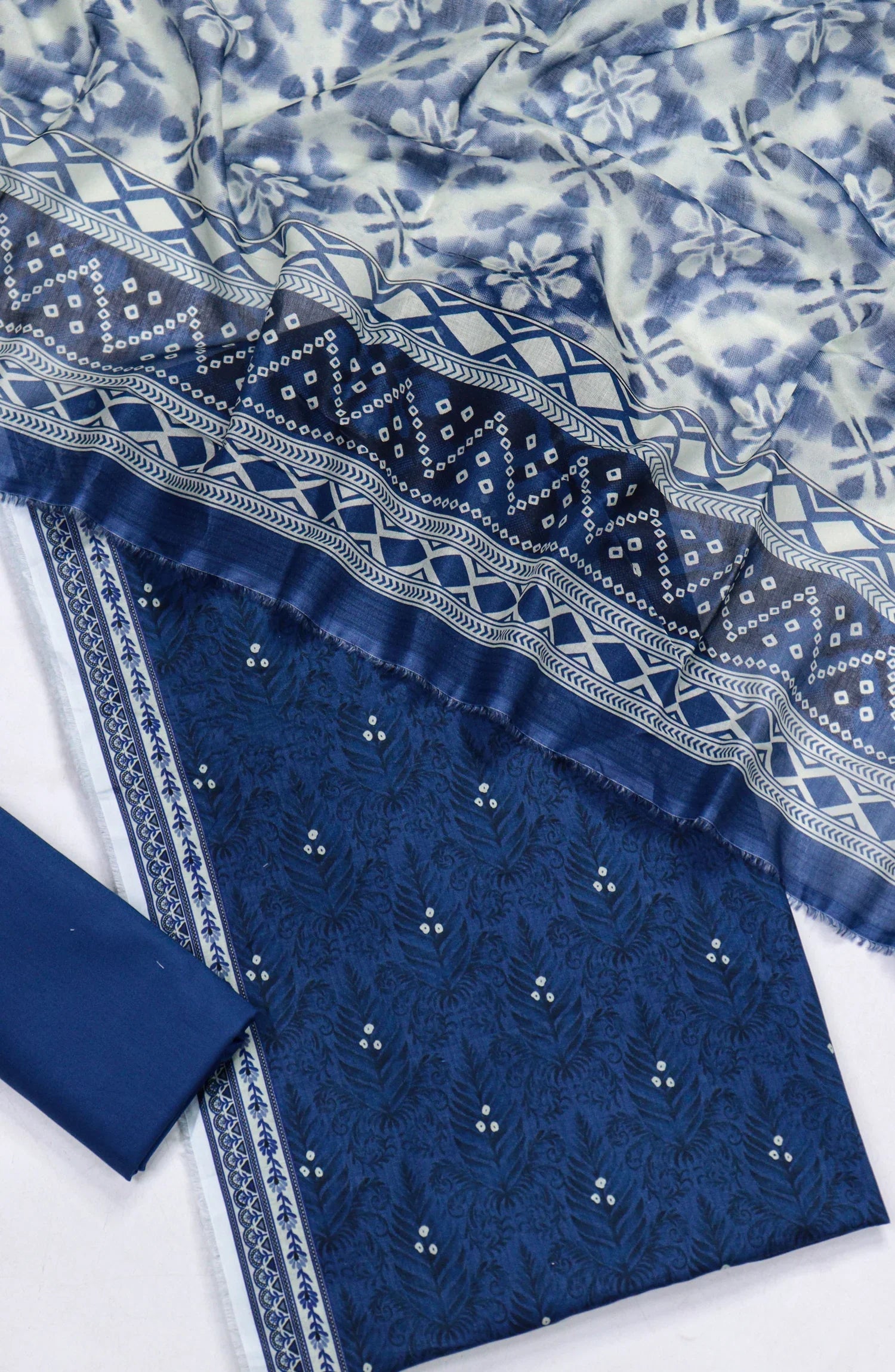 Printed Lawn Unstitched 3 Piece Suit