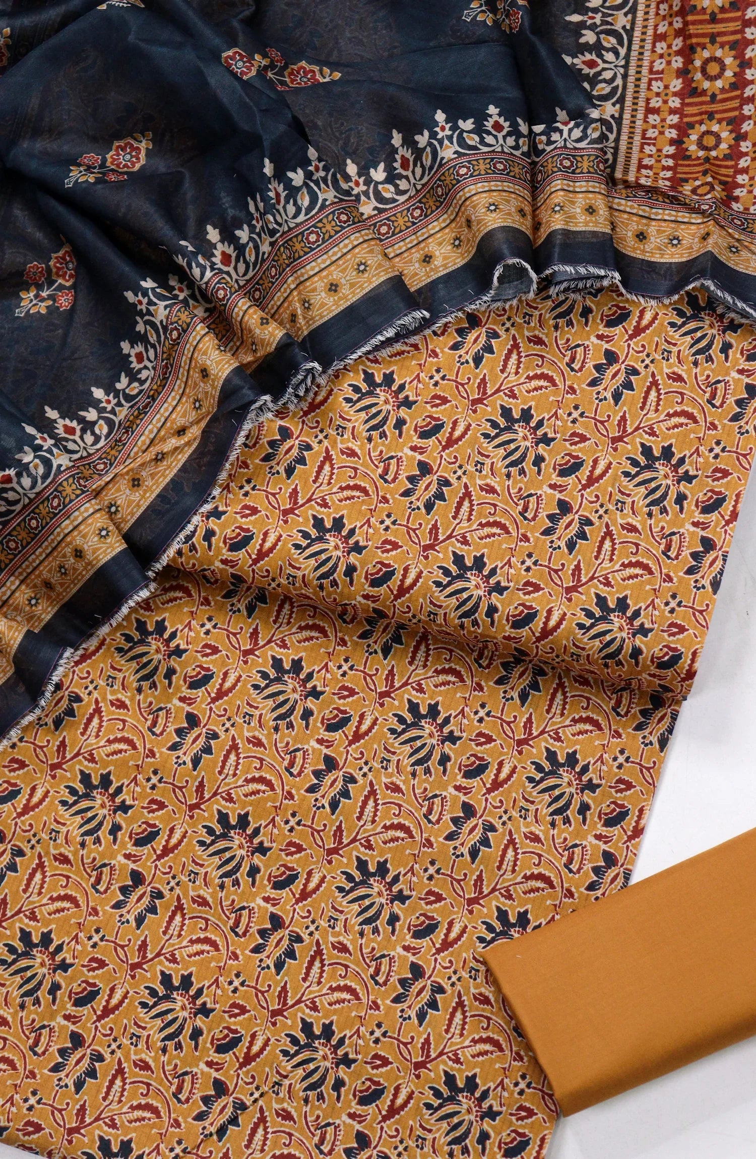 Printed Lawn Unstitched 3 Piece Suit