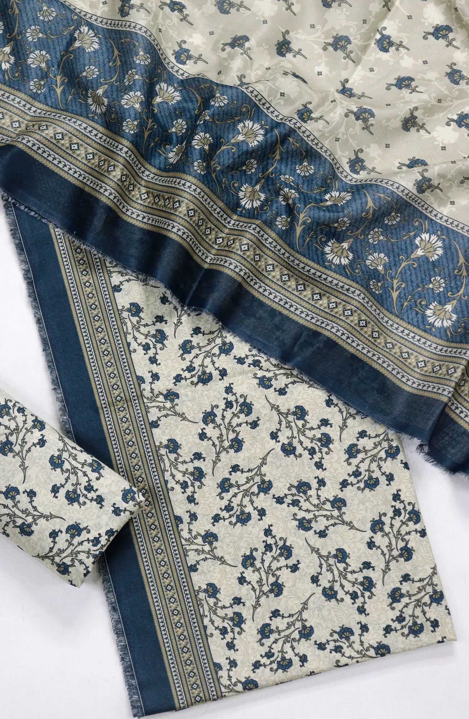 Printed Lawn Unstitched 3 Piece Suit