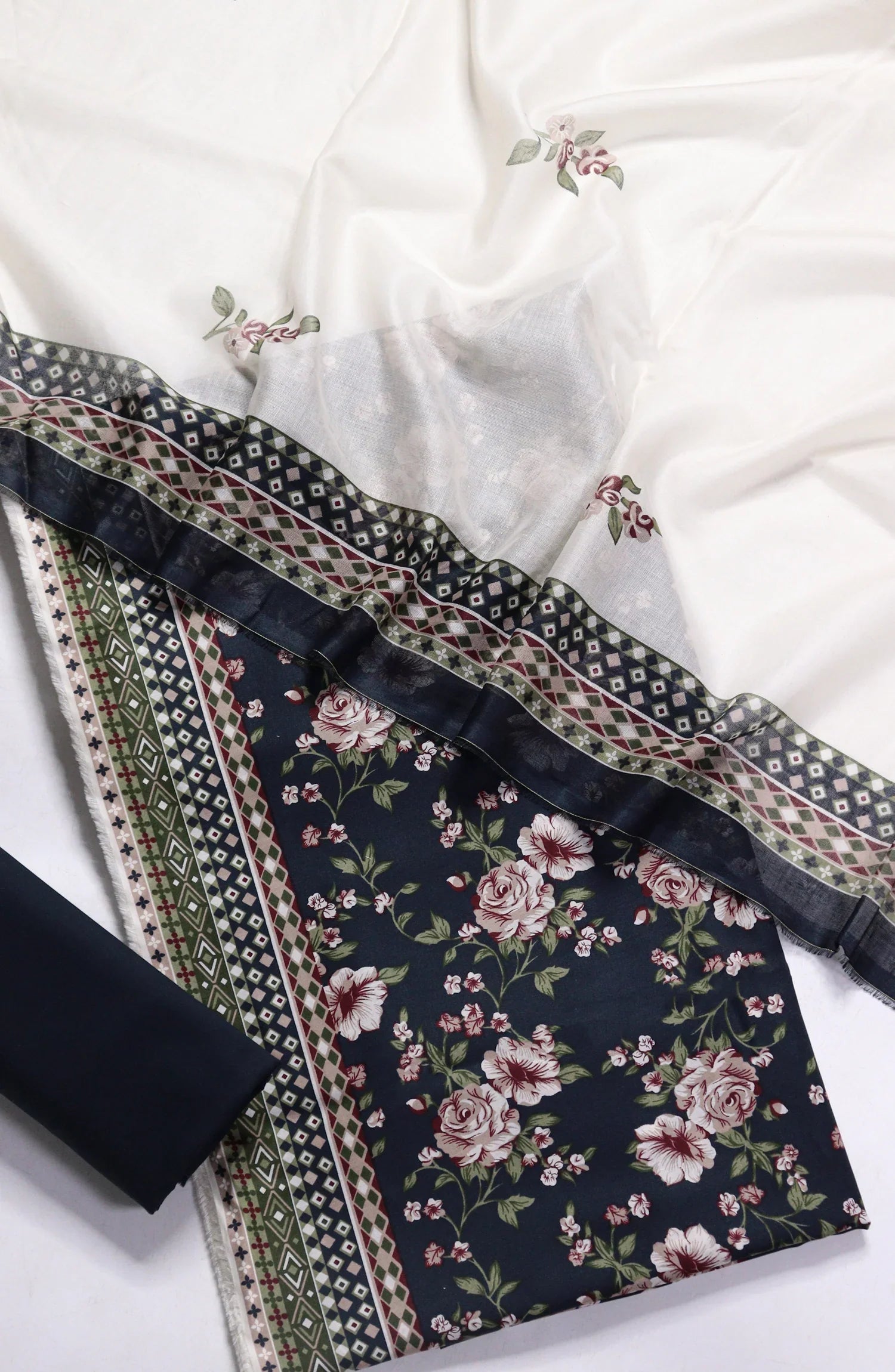 Printed Lawn Unstitched 3 Piece Suit