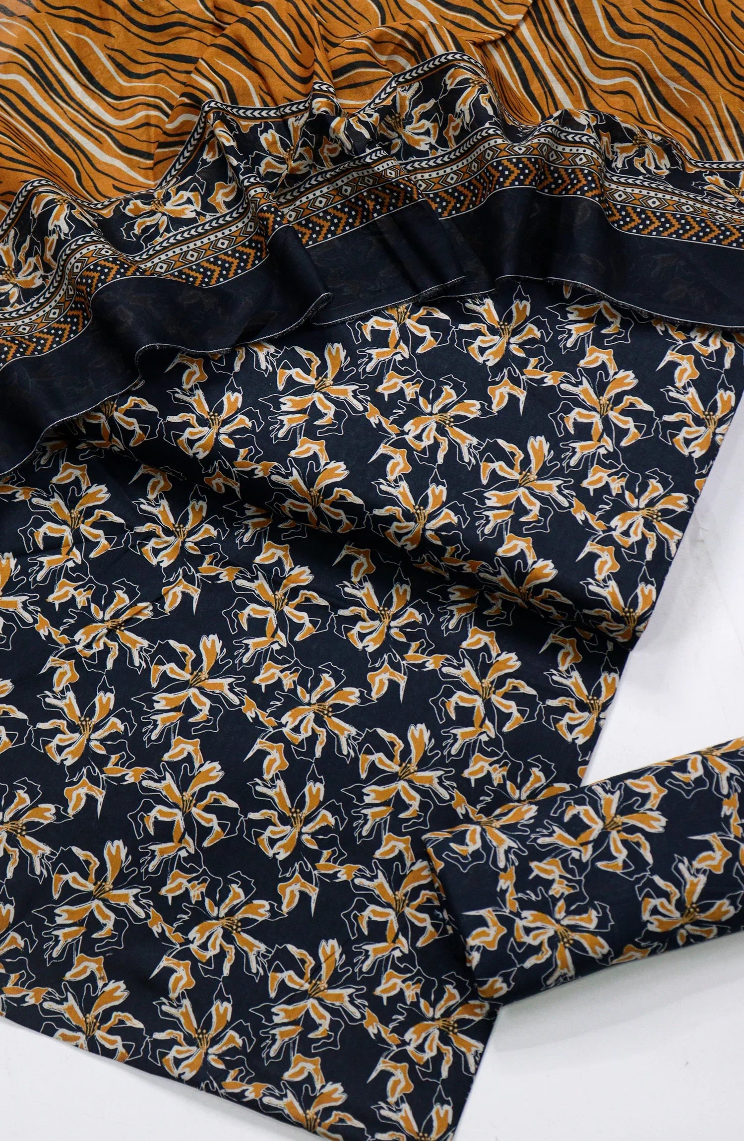 Printed Lawn Unstitched 3 Piece Suit