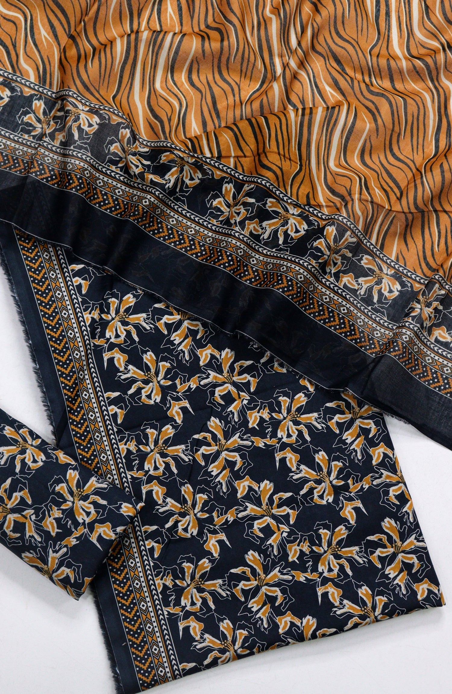 Printed Lawn Unstitched 3 Piece Suit