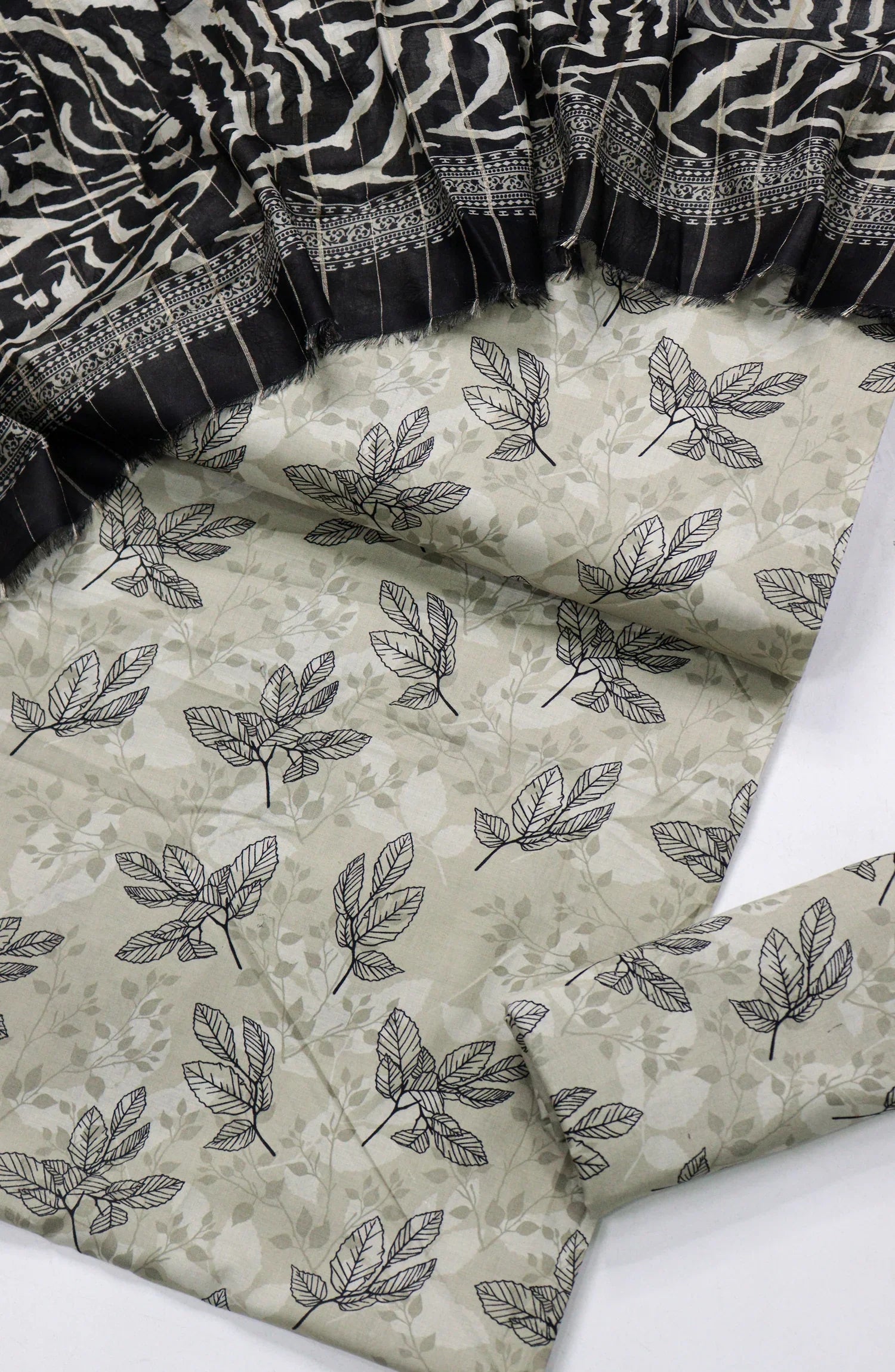 Printed Lawn Unstitched 3 Piece Suit