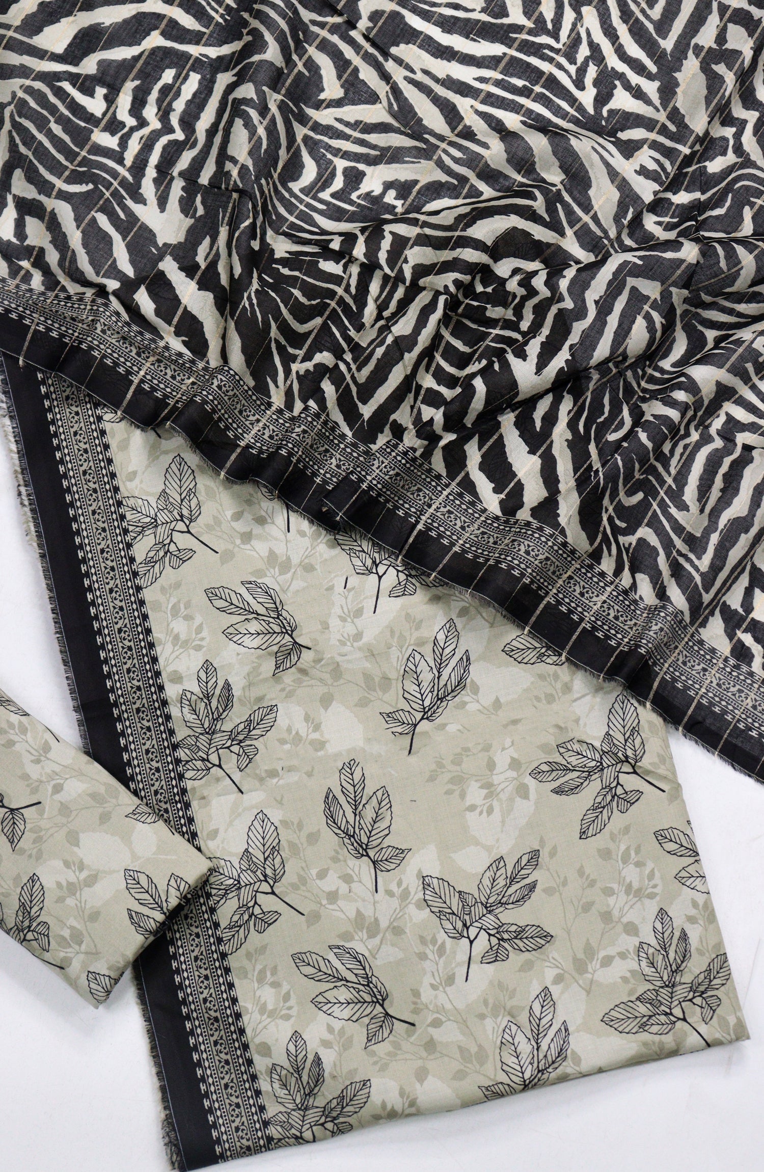 Printed Lawn Unstitched 3 Piece Suit