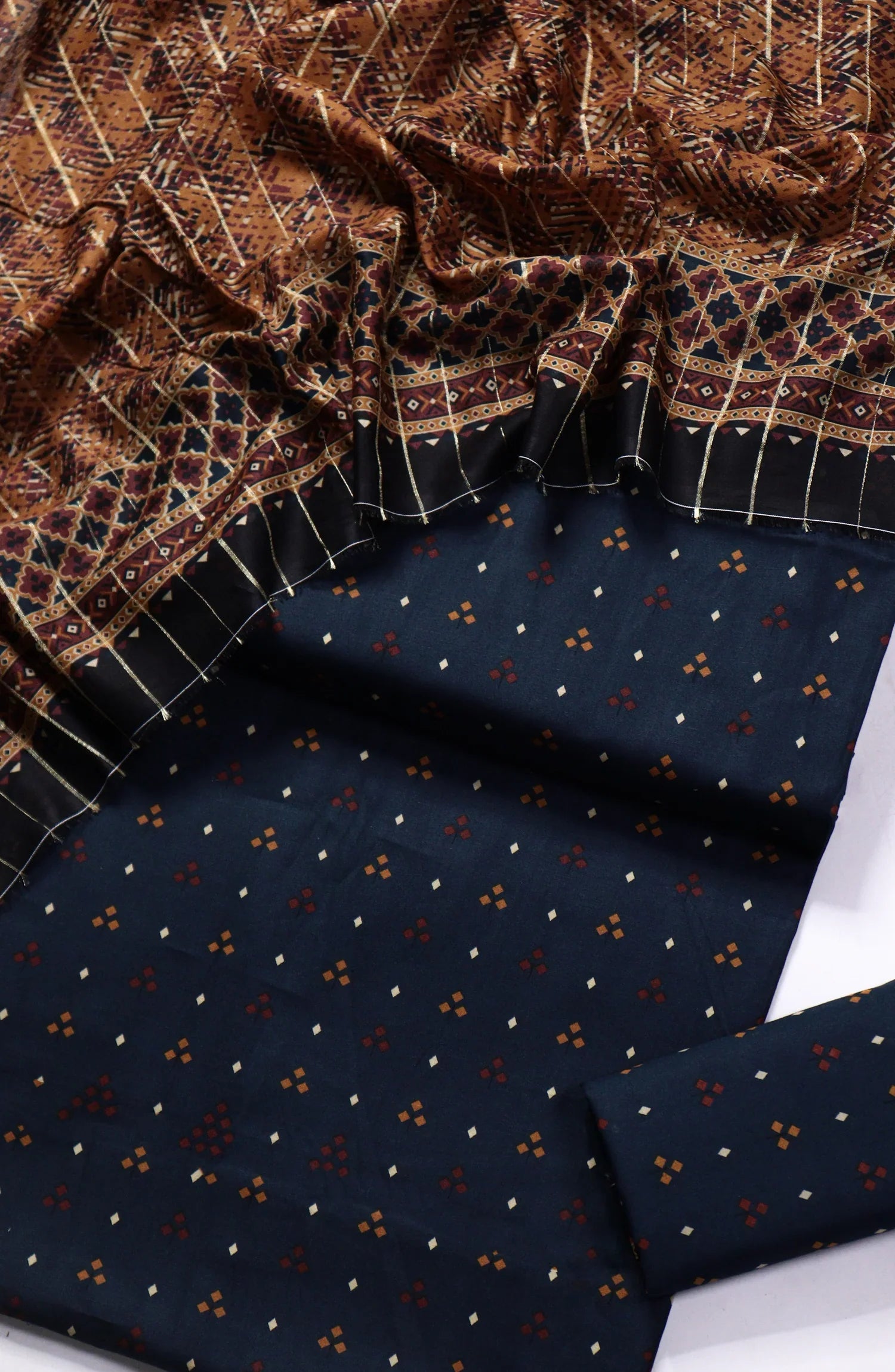 Printed Lawn Unstitched 3 Piece Suit