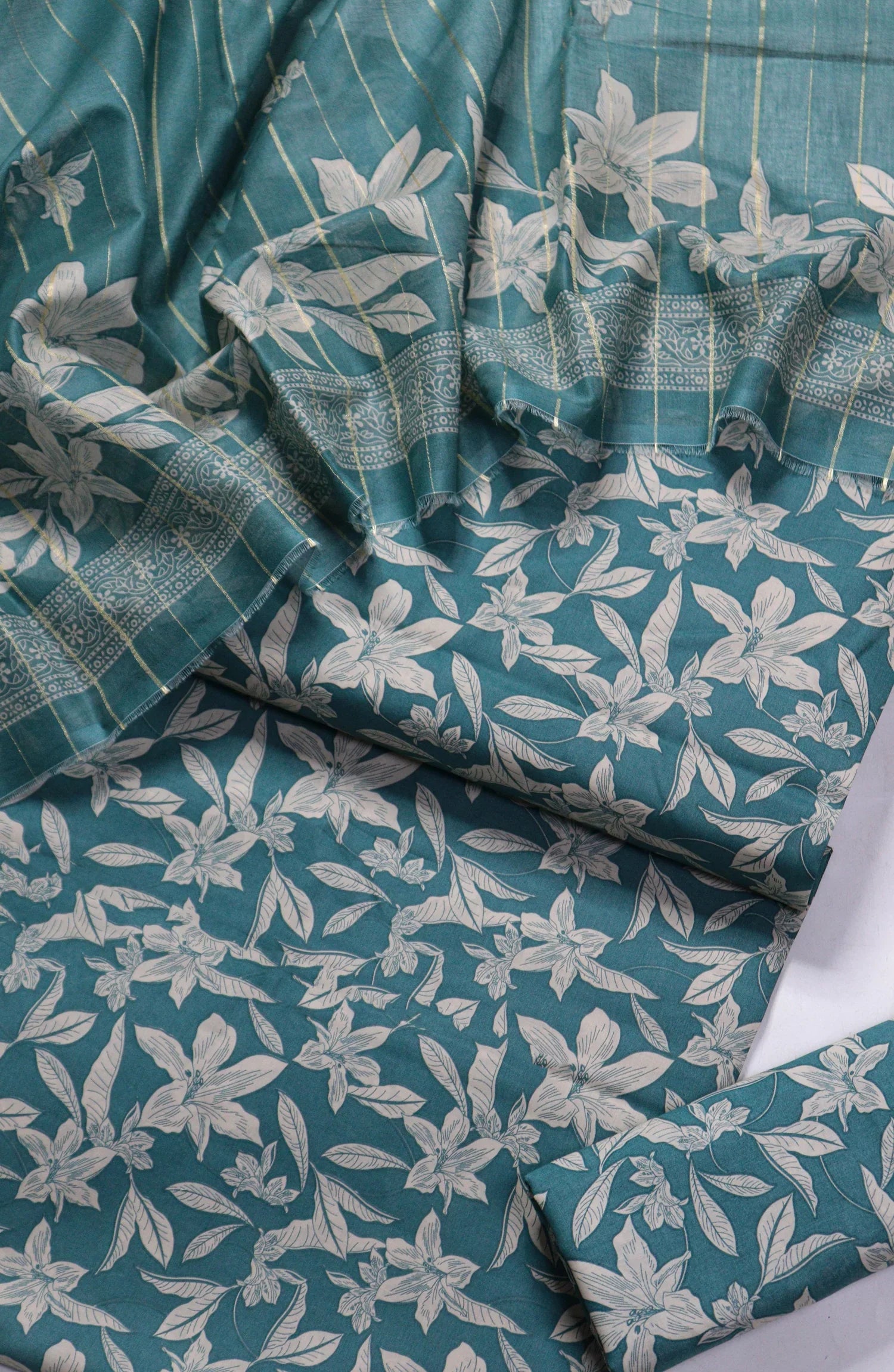 Printed Lawn Unstitched 3 Piece Suit