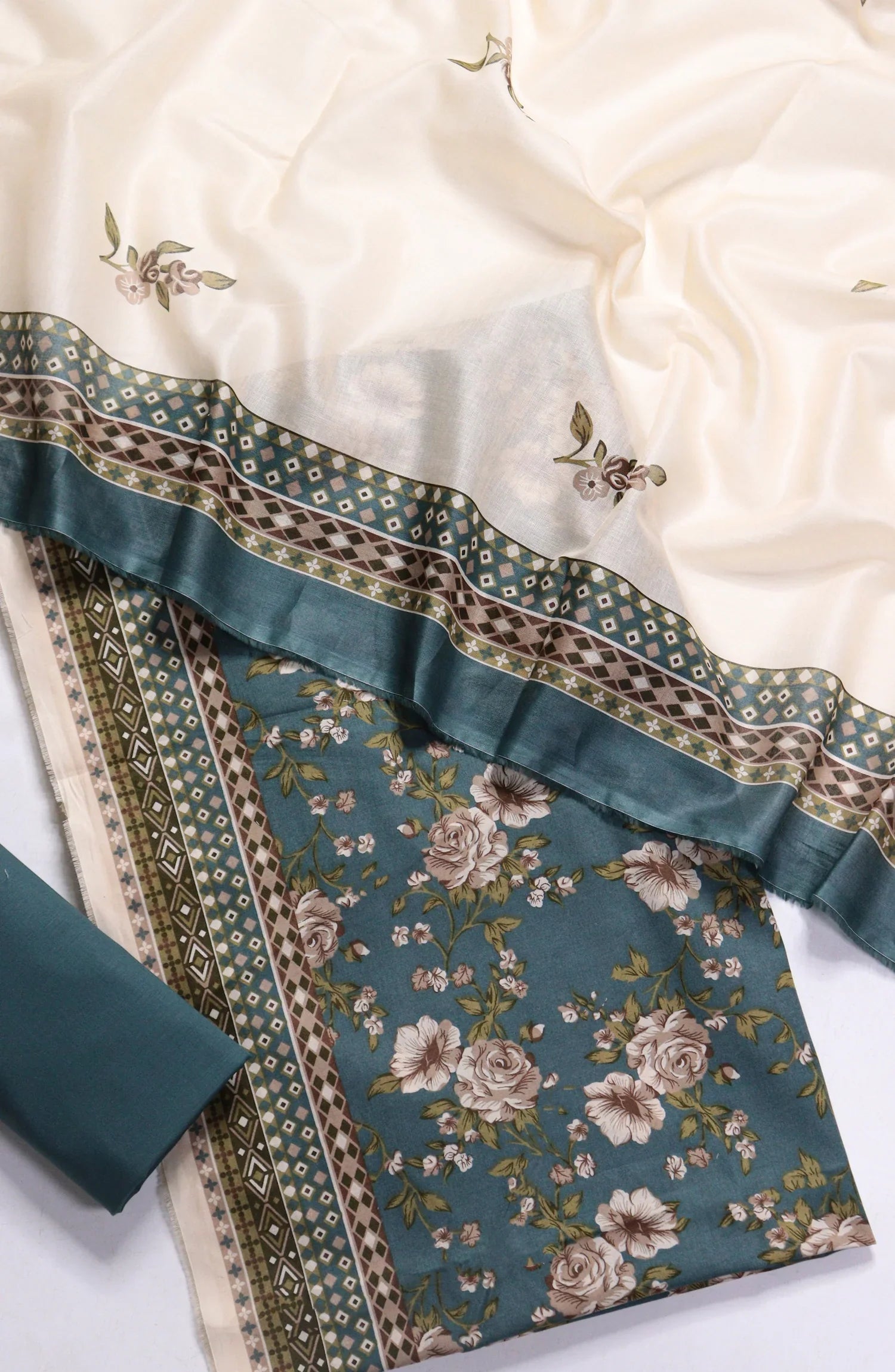 Printed Lawn Unstitched 3 Piece Suit