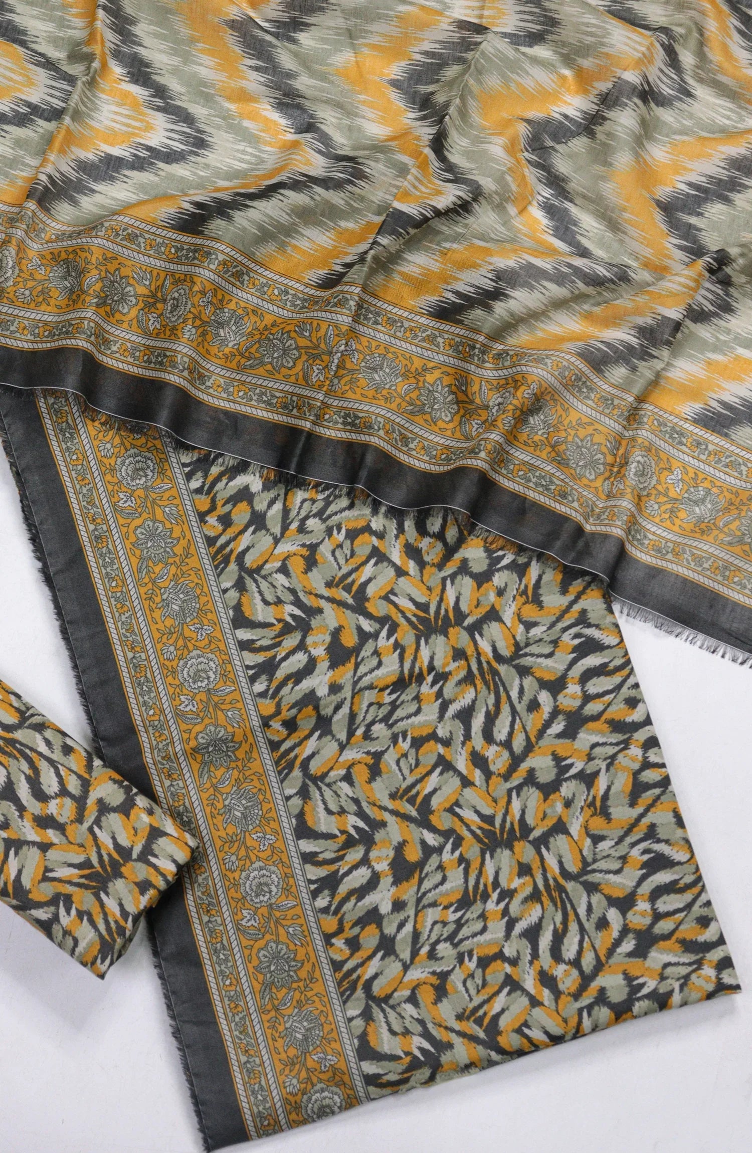 Printed Lawn Unstitched 3 Piece Suit